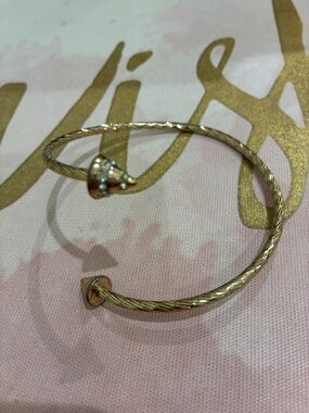 Bracelet gold tone twisted reflective cuff style adjustable 3 inch diameter